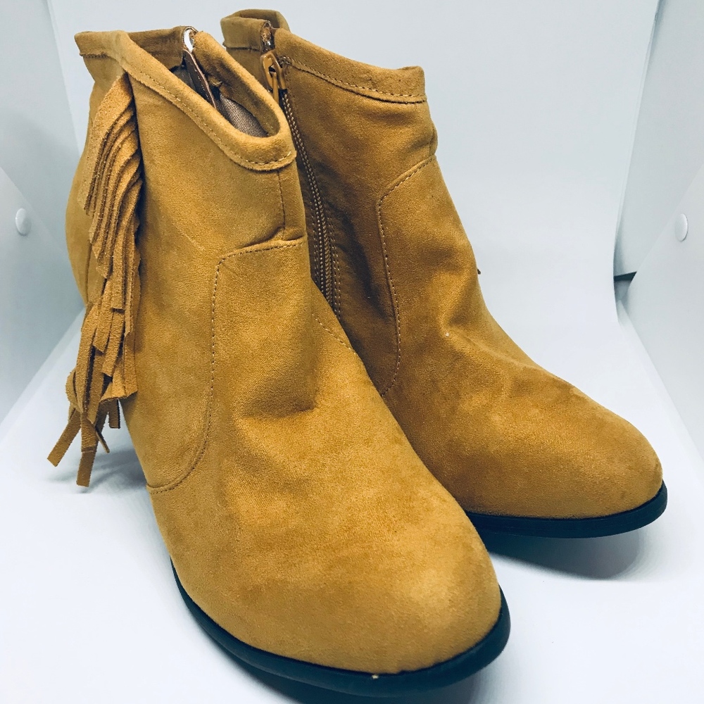 Brand new Shoedazzle Fringe Camel Booties size 8.5